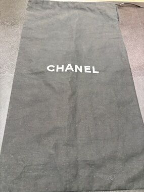CHANEL 🖤 Black and White Logo 21”Long X 12”Wide duster -Excellent condition